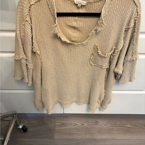 Distressed Beige Ribbed Top easel